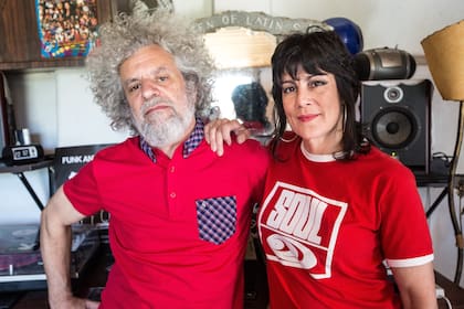 Cuando Sergio Rotman y Mimi Maura se conocieron ambos estaban en pareja y cada uno vivía en su país; la relación creció y se intensificó por carta