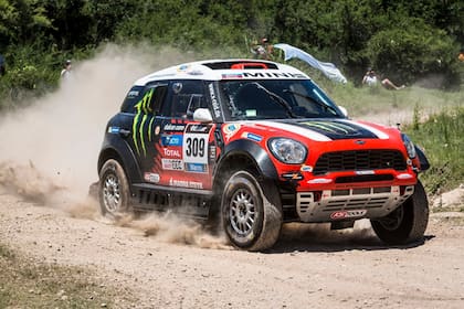 Mini All4 Racing. Mini lleva seis victorias, aunque las últimas dos fueron con el Buggy. Nos quedamos con el ganador de 2012 a 2015, que fue una gran adaptación del diseño del Countryman.