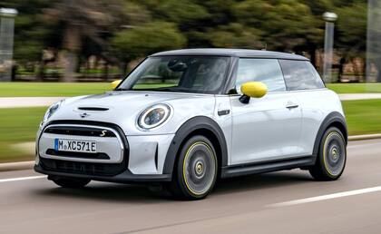 Mini Cooper SE eléctrico, el exclusivo modelo que maneja Antonella Rocuzzo