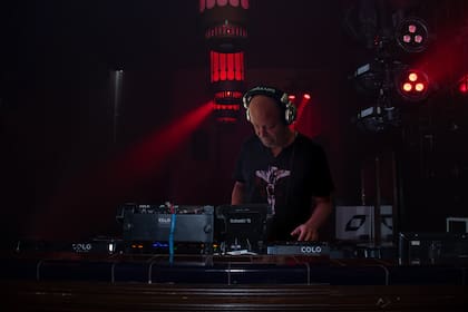Minimal, downtempo y progressive house son los subgéneros musicales con los que JAROC dará color al espacio para relajarse en el Bienestar Fest