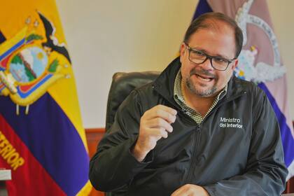 Ministro ecuatoriano defiende alianza con fundador de polémica firma de seguridad de EEUU