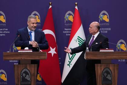 Ministro iraquí pide desarme de milicia kurda en el norte