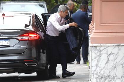 Llegada de ministros a casa de Gobierno para la reunión de Gabinete. Luis Caputo