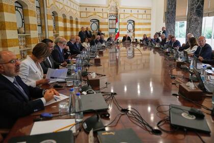 Ministros chiíes se retiran de discusión del plan del Ejército libanés para desarmar a Hezbollah