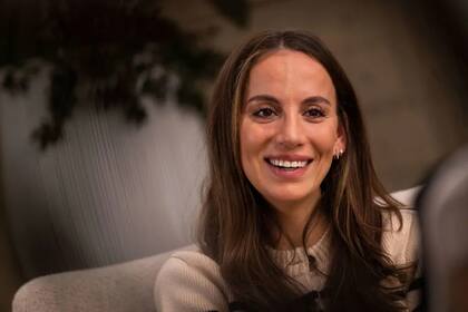 Mira Murati tiene 37 años, estuvo seis años en OpenAI y el pasado septiembre decidió retirarse para darle lugar a su exploración personal. Hoy, pocos meses después, hizo pública su nueva empresa Thinking Machines.