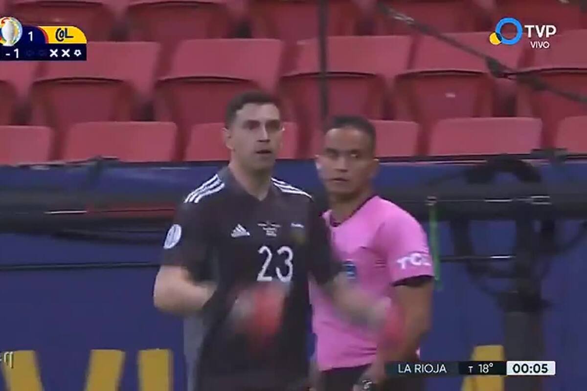 "Mirá que te como, hermano", el penal que Dibu Martinez le atajó a Mina en la Copa América 2021 todavía se recuerda