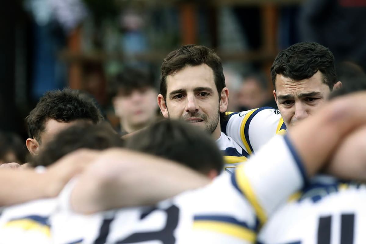 Mirada fija, sonrisa a medias, ronda de abrazos en arenga: Nicolás Sánchez vivió muchos momentos como éste, pero no tantos a poco de jugar una final en su club de origen; todo fue feliz con el 13-10 de Tucumán Lawn Tennis sobre Tucumán Rugby en la definición del Regional del NOA.