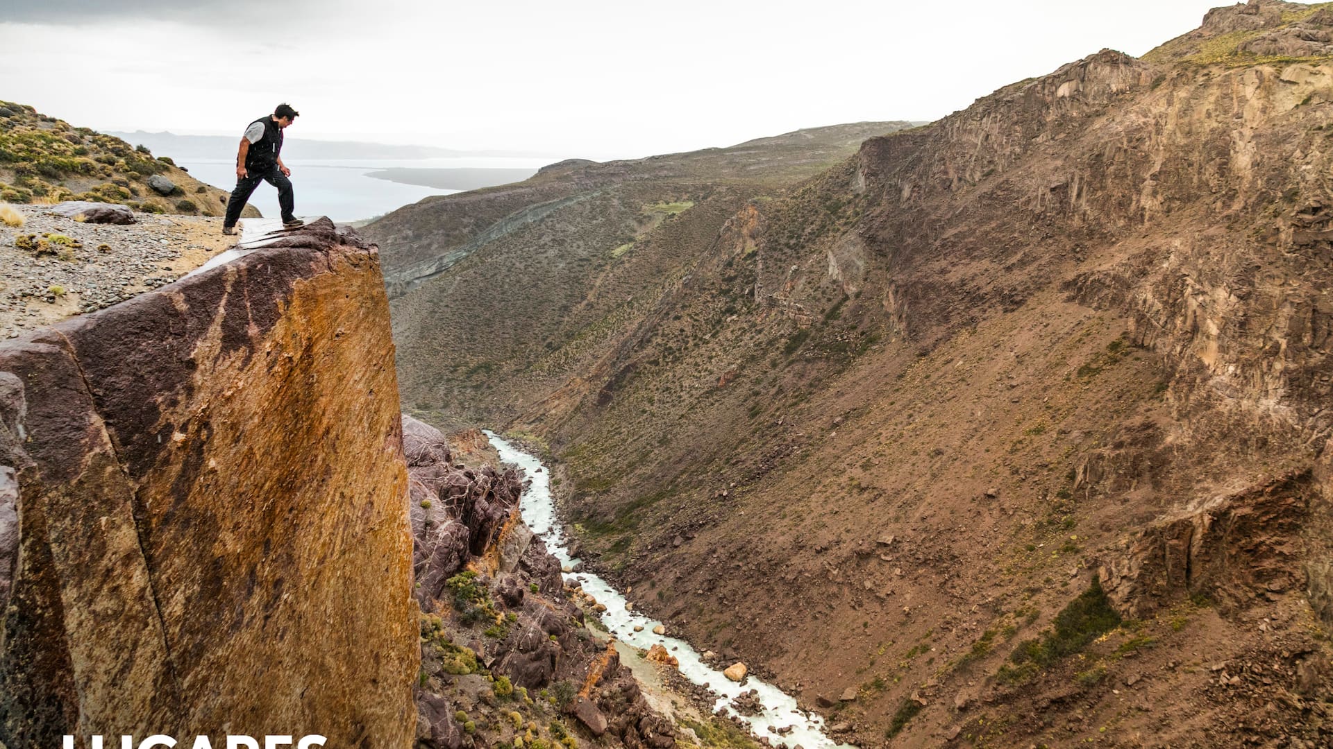 Mirador vertical sobre el cañón del río Oro, en Santa Cruz