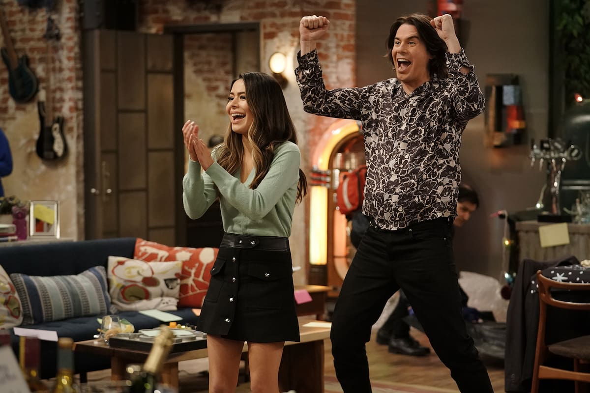 Miranda Cosgrove y Jerry Trainor en el regreso de iCarly, una década después
