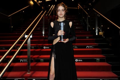 Miranda de la Serna, hija de Rodrigo de la Serna y Érica Rivas, premio revelación