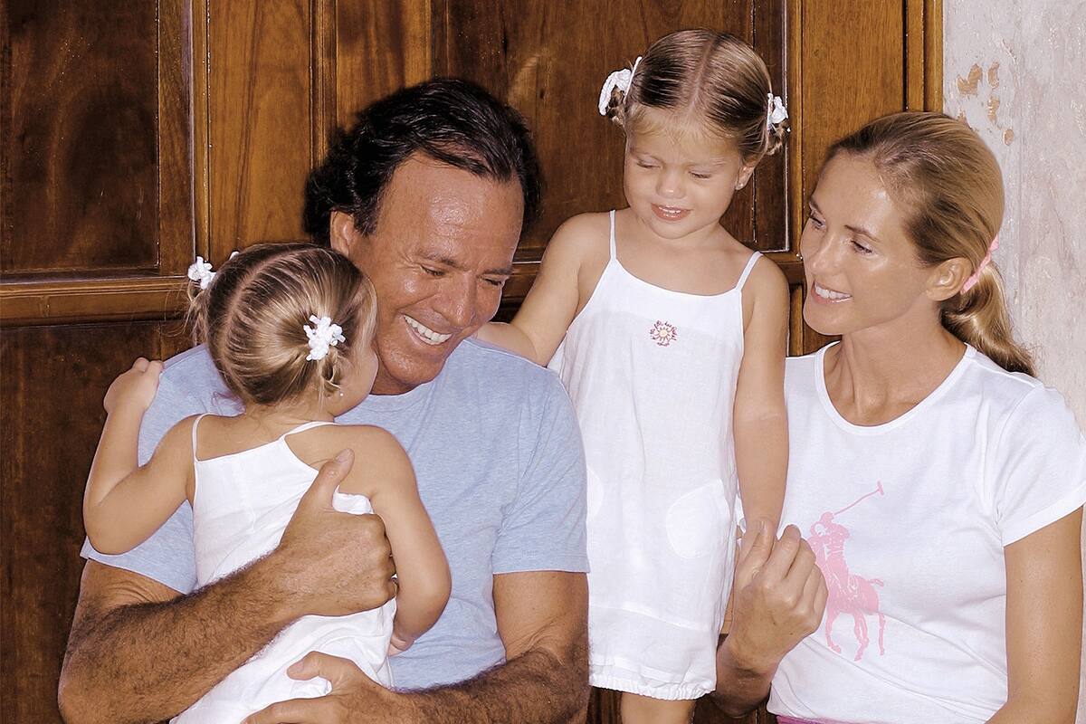 Miranda Rijnsburger junto a Julio Iglesias y las gemelas Victoria y Cristina