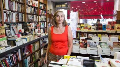 Mirando al Norte. Su padre, Héctor, fue un pionero en la doble condición de poeta ?y librero; por eso DéboraYánover opta ahora por escritores para su librería
