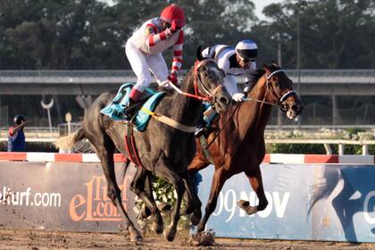 Miriñaque y Gonçalves dejaron atrás a Tetaze y Calvente, en el final de la Triple Corona