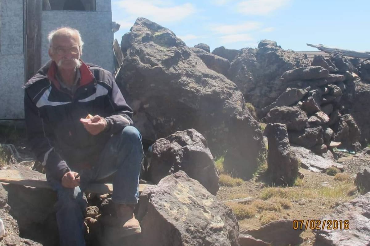 Mirko Cvjetanovic en su campo en Santa Cruz