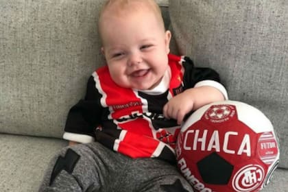 Mirko se hizo hincha de Chacarita, pero solo por ahora