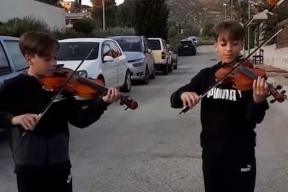 Mirko y Valerio, los gemelos italianos de 12 años que conmovieron a Coldplay