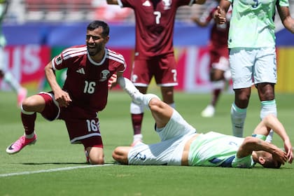 Miro Muheim, de Suiza, no lo puede creer; Qatar le empató sobre la hora en el debut mundialista