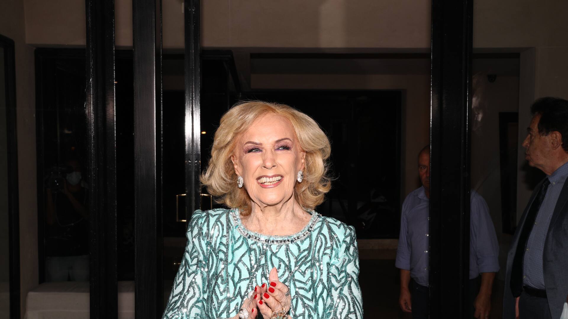 Adrian Suar, Mirtha Legrand y Carlos Rottemberg en la reapertura del Teatro Liceo y antes de la firma del contrato de la diva con eltrece
