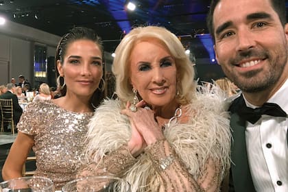 Mirtha Legrand junto a sus nietos, Juana y Nacho Viale