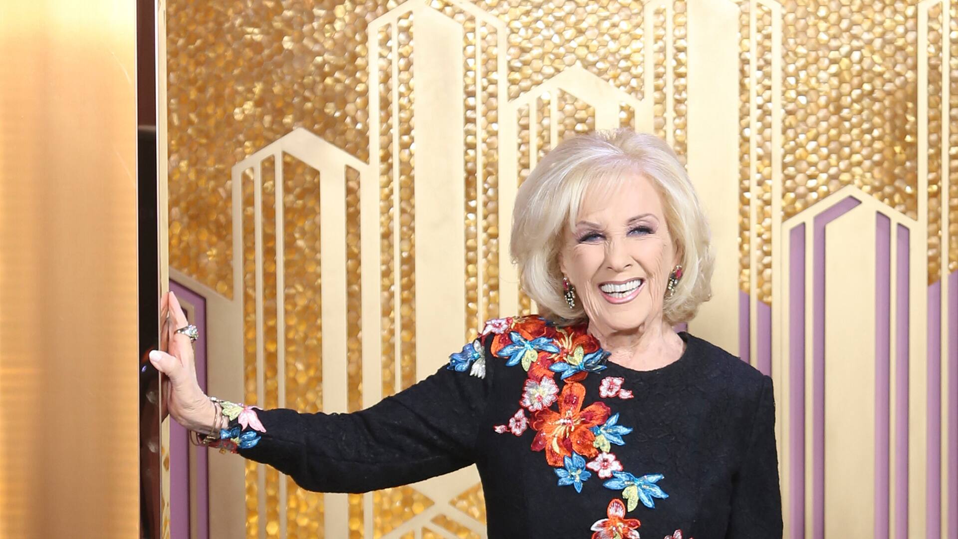 Mirtha Legrand, a los 94 es un caso único de permanencia en la actividad artística