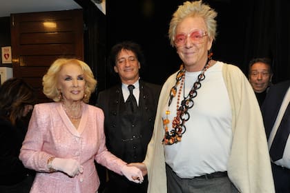 Mirtha Legrand al llegar al Luna Park fue recibida por Pepito Cibrián y Ángel Mahler