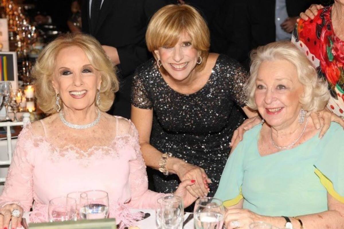 Mirtha Legrand, Ani Mestre y la primera presidenta de COAS Marta Chopitea de Carbó