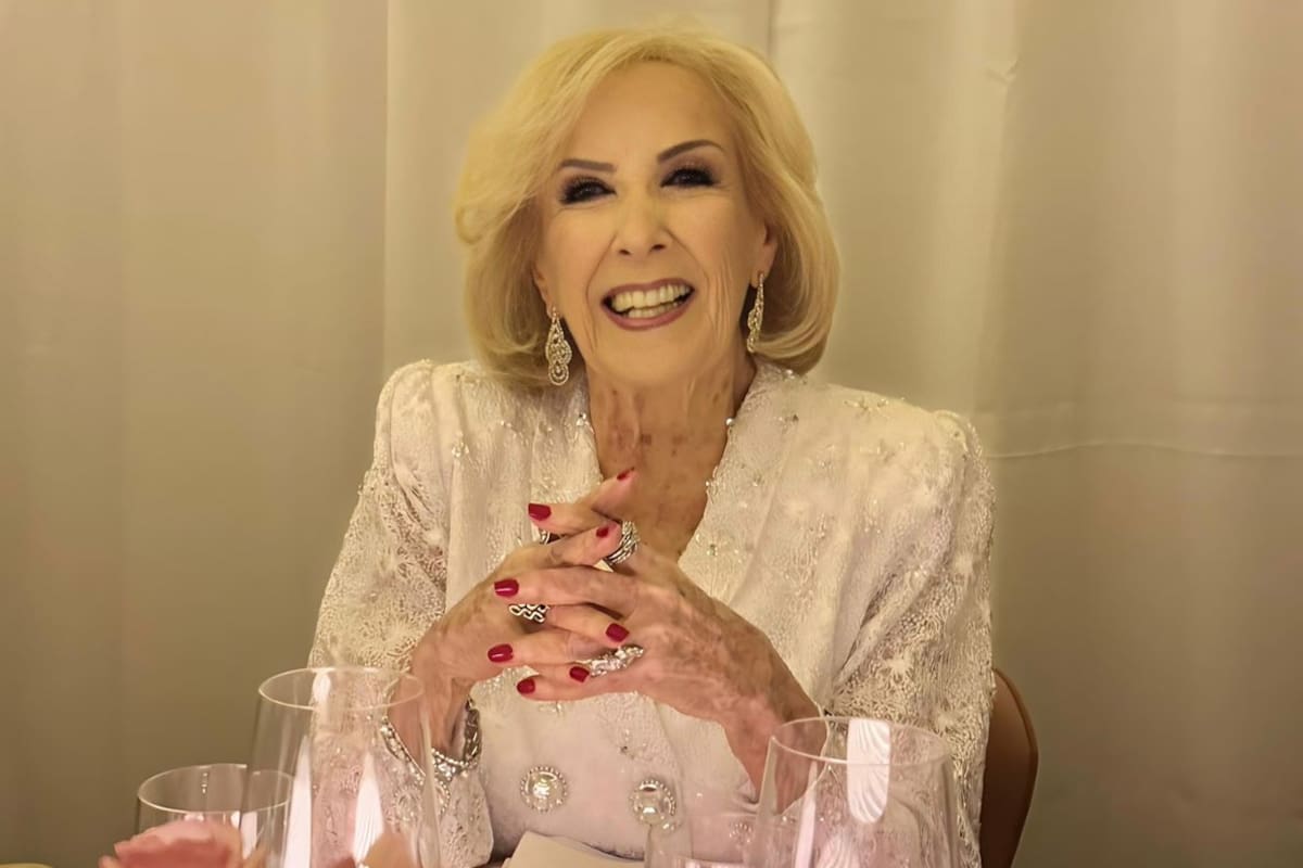 Mirtha Legrand celebró su cumpleaños número 99 en la casa de su hija y se mostró muy emocionada durante toda la noche
