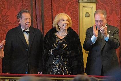 Mirtha Legrand con Héctor Vidal Rivas y Alejandro Veroutis.