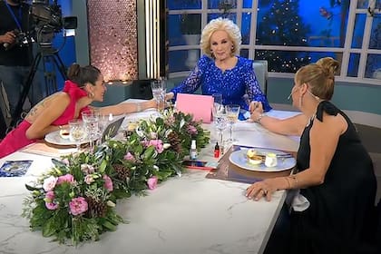 Mirtha Legrand, emocionada junto a su hija y su nieta