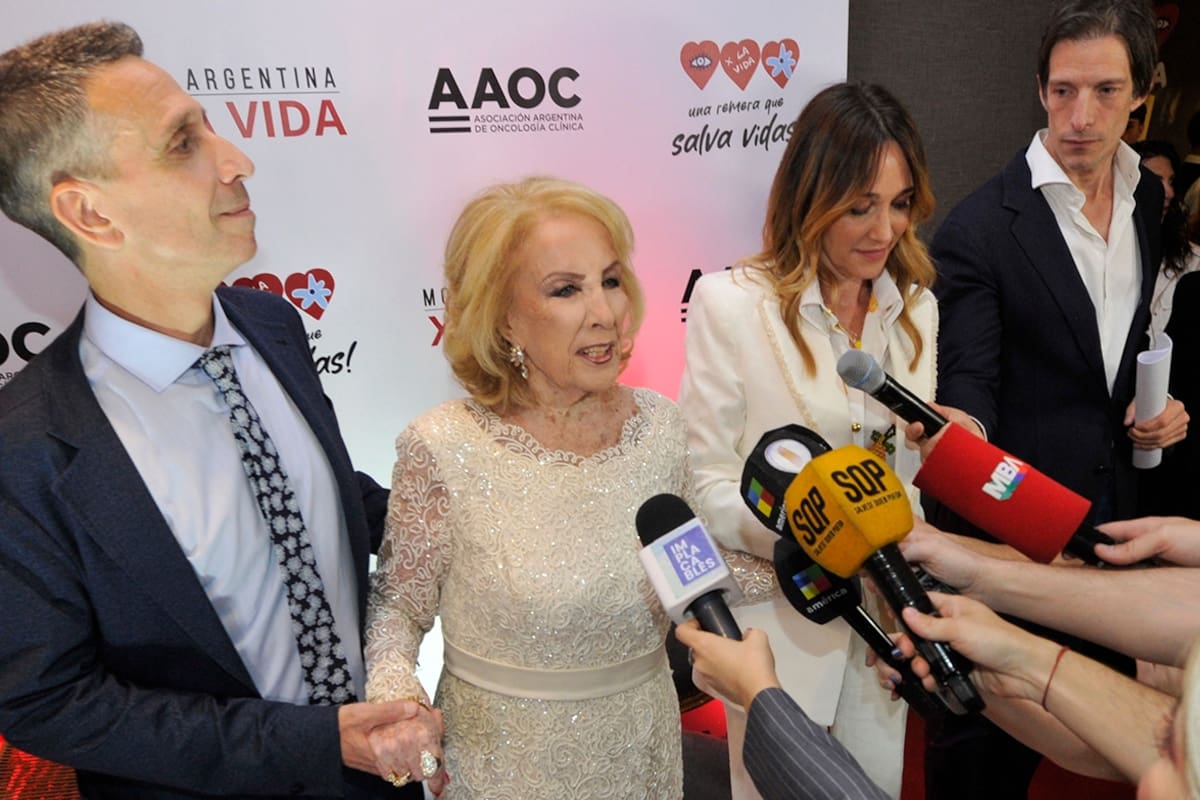 Mirtha Legrand en su llegada a la gala de Moda Argentina X LA VIDA, en el Hipódromo de Palermo
