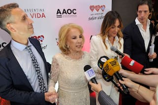 De la peculiar cartera de Mirtha Legrand en un evento solidario al detalle patriótico de Natalia Oreiro