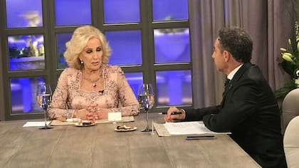 Mirtha Legrand en una entrevista, junto al periodista Luis Majul