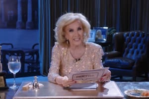 A punto de cumplir 99 años, Legrand debutó desde Mar del Plata con un look distinto y todo su glamour