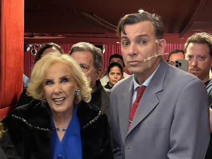 Mirtha Legrand fue a ver La cena de los tontos y Martín Bossi le dedicó una canción