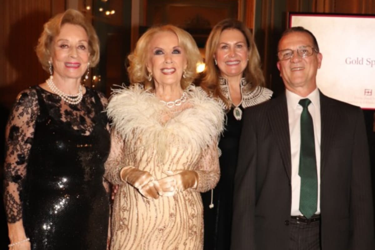 Mirtha Legrand junto a Miriam Bagó, Lili Monsegou e Ignacio José Previgliano en la Gala Solidaria de la Fundación Fernández