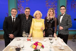 Mirtha Legrand junto a sus invitados: Marcelo Polino, Roberto Moldavsky, Débora Plager y Luis Majul (Foto: Instagram/@lamesazarg)