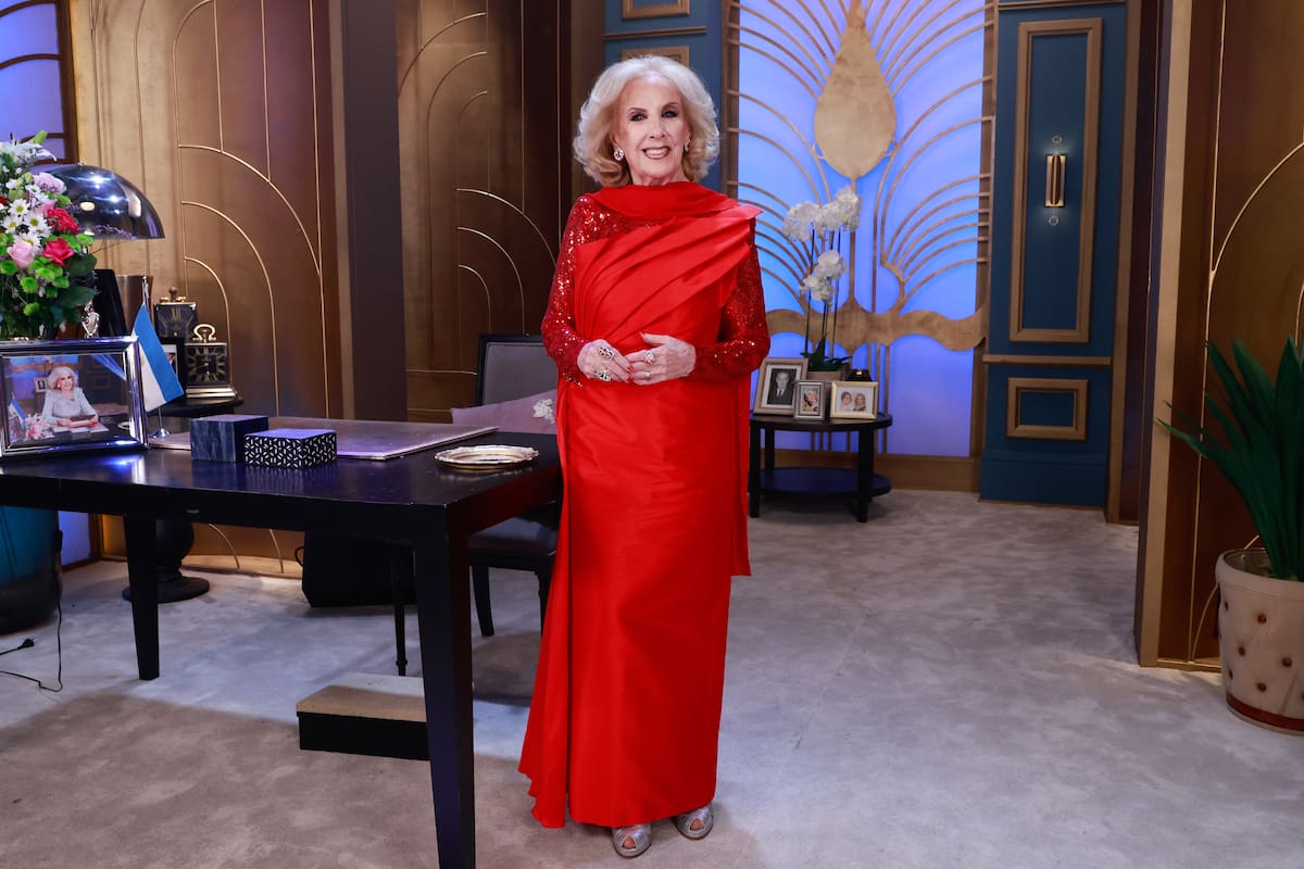 Mirtha Legrand lució un diseño en rojo para su programa de eltrece