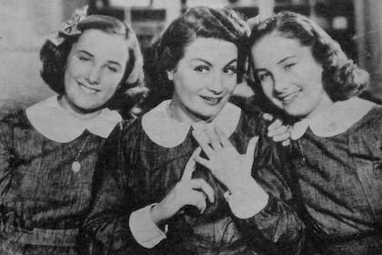 Mirtha Legrand, Niní Marshall y Silvia Legrand durante el rodaje de Hay que educar a Niní