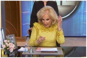 Mirtha Legrand se tiró del pelo en vivo para mostrar que no usa peluca (Captura de TV)
