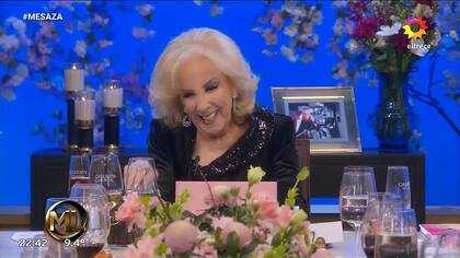 Mirtha Legrand soltó la risa cuando Beto Casella le preguntó si usaría bikini
