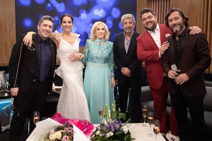 Mirtha Legrand volvió a su programa acompañada por Juanita, Ricardo Darín, Diego Torres, Darío Barassi y Jey Mammon