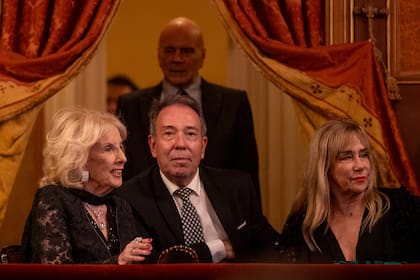 Mirtha Legrand y Marcela Tinayre, invitadas anoche al concierto en el Teatro Colón por los 10 años de la Orquesta Aeropuertos Argentina