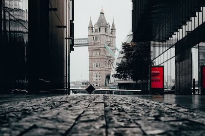 “Mis alucinaciones adolescentes (o visiones de la realidad como diría Platón) incluían siempre el idioma inglés hasta sentir que mis antepasados kármicos eran precisamente contemporáneos de Shakespeare”