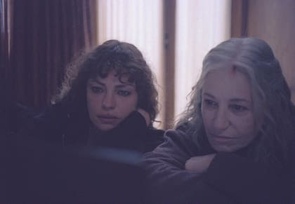 Con Dolores Fonzi, su hija en la ficción