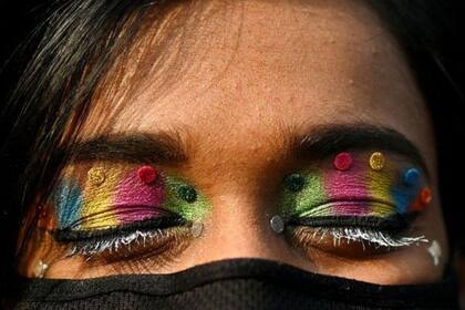 "Mis padres querían matarme cuando les dije que me sentía hombre y amaba a una mujer"