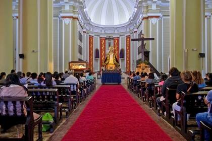 Misa en la Catedral neoclásica, concluida en 1939.