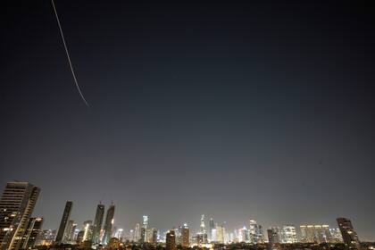 Misiles lanzados desde Irán cruzan el cielo sobre el centro de Israel (Archivo)