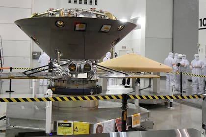 La nave se sometió a los preparativos finales en la Base de la Fuerza Aérea Vandenberg, California