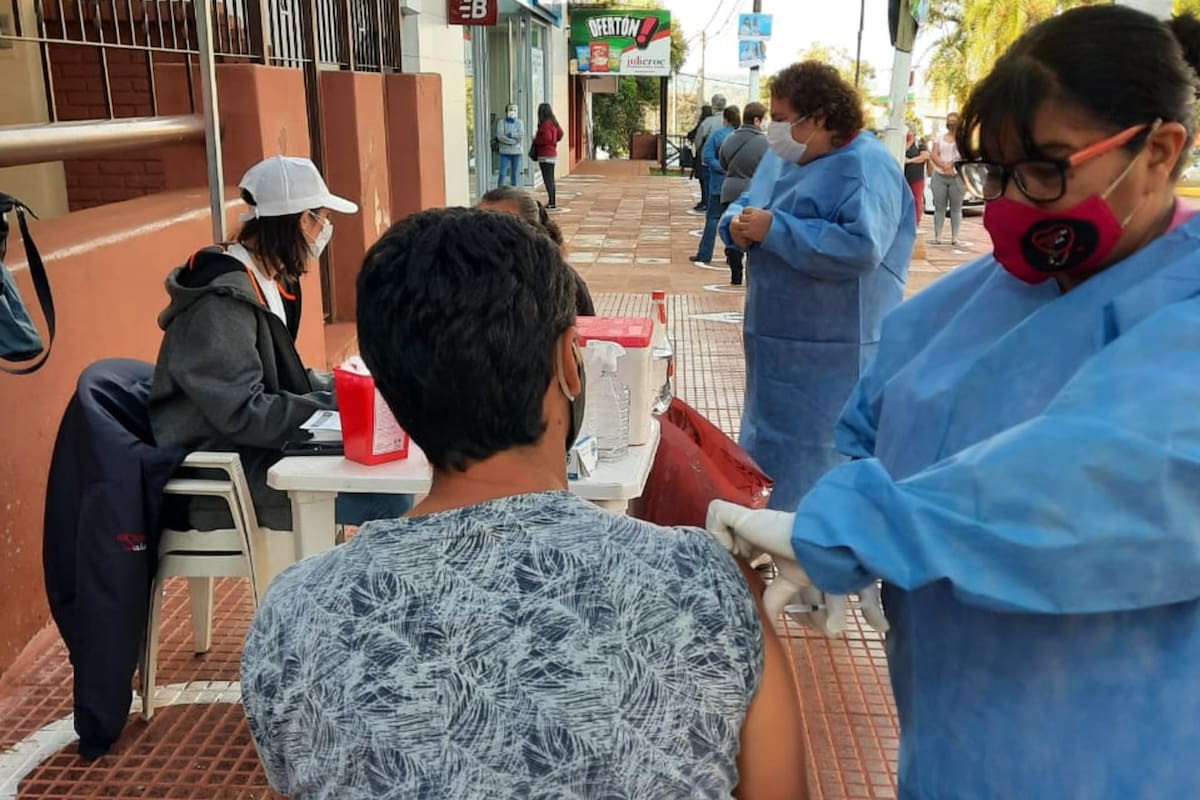 Misiones: operativo de vacunación a mayores de 40 años contra el Covid en Eldorado, el 22 de mayo