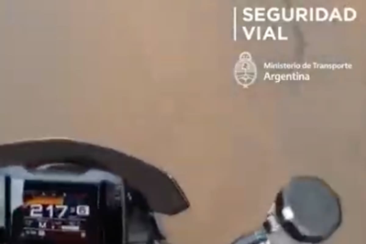 Misiones: se filmó conduciendo su moto a más de 215 km/h en una zona protegida y le suspendieron la licencia
